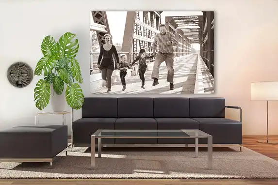 Grootformaat foto op forex 8mm dikte in woonkamer. Fotogeschenk brengt groter dan 80x100cm met eigen chauffeurs op afspraak (Nl en BE).