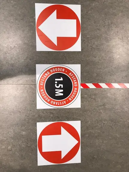 Vloerstickers, handig bijvoorbeeld als bewegwijzering.
