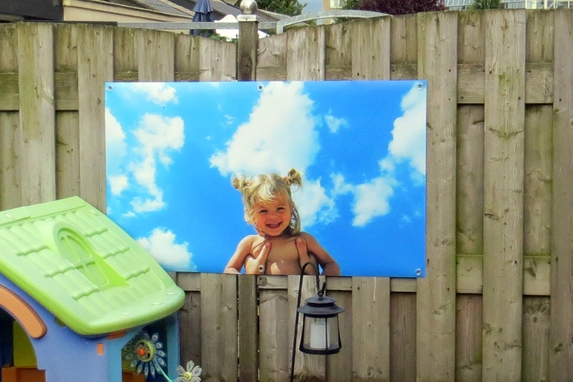 Met een tuinposter is schutting of balkon snel opgefleurd. Alle formaten, makkelijke ringbevestiging, mooie afdruk.