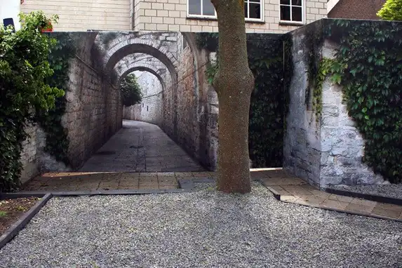 Mooie doorkijk in beeldentuin in Barendrecht, alles is mogelijk, montage op offertebasis.