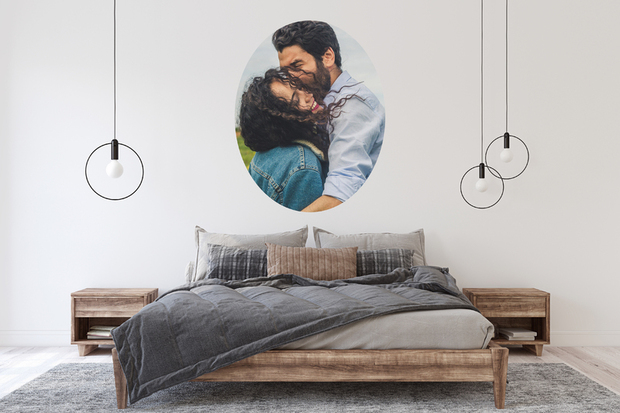 Fotogeschenk grootformaat wandsticker boven het bed als slaapkamerdecoratie.